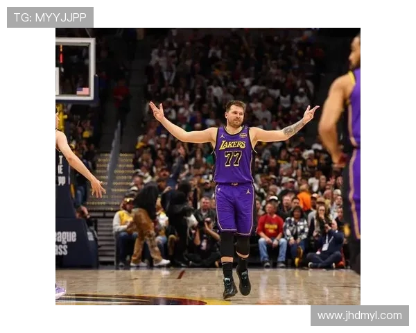 2003年掘金与湖人激战回顾：经典对决与篮球传奇的交汇瞬间