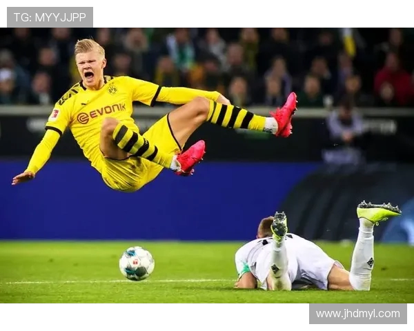 哈兰德:足球场上的新星如何改变比赛格局与未来发展潜力分析