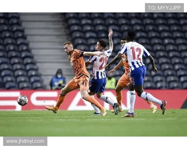 康斯巴达与前进之鹰的激烈对决揭示了足球战术与团队合作的重要性