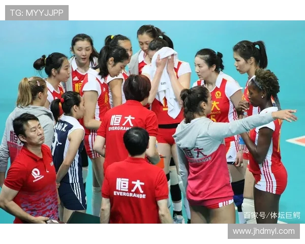 成都排球队配合问题引发热议球迷与专家的不同看法与分析